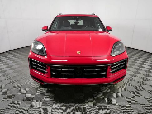 Certified 2024 Porsche Cayenne AWD/4WD image 38
