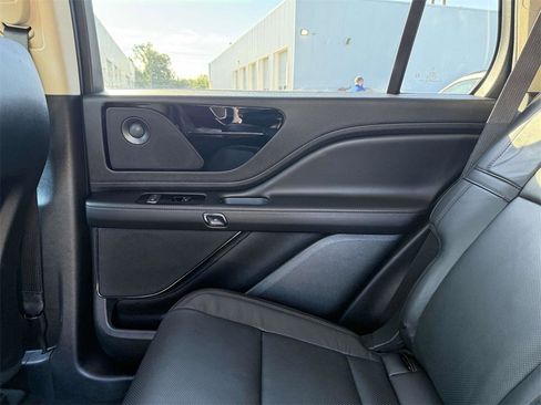 Used 2024 Lincoln Aviator Reserve w/ Elements Package Plus image 13