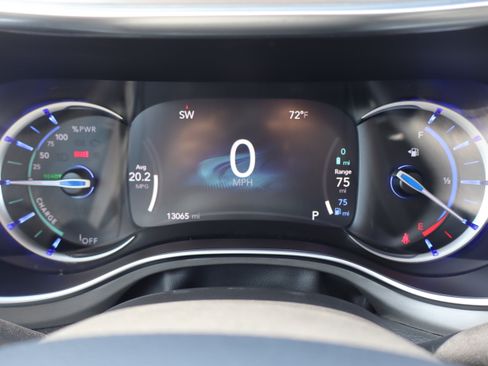 Used 2024 Chrysler Pacifica Premium FWD image 34