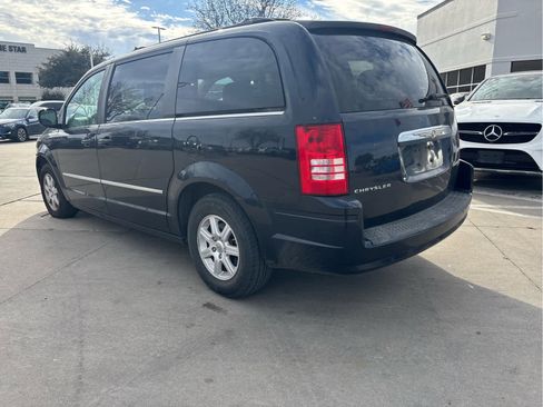 Used 2010 Chrysler Town & Country Touring image 2