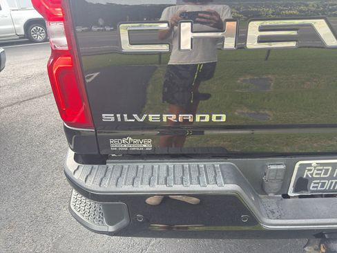 Used 2022 Chevrolet Silverado 2500 High Country w/ Technology Package AWD/4WD image 15