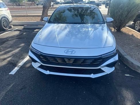 Used 2024 Hyundai Elantra Limited FWD image 5
