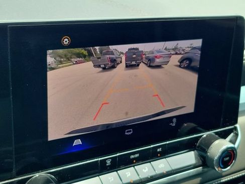 Used 2024 Chevrolet Colorado LT RWD image 30