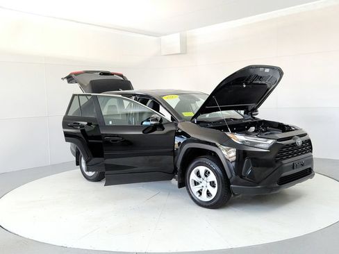 Used 2025 Toyota RAV4 LE AWD/4WD image 12