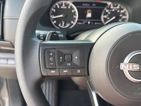 Used 2025 Nissan Pathfinder S FWD image 19