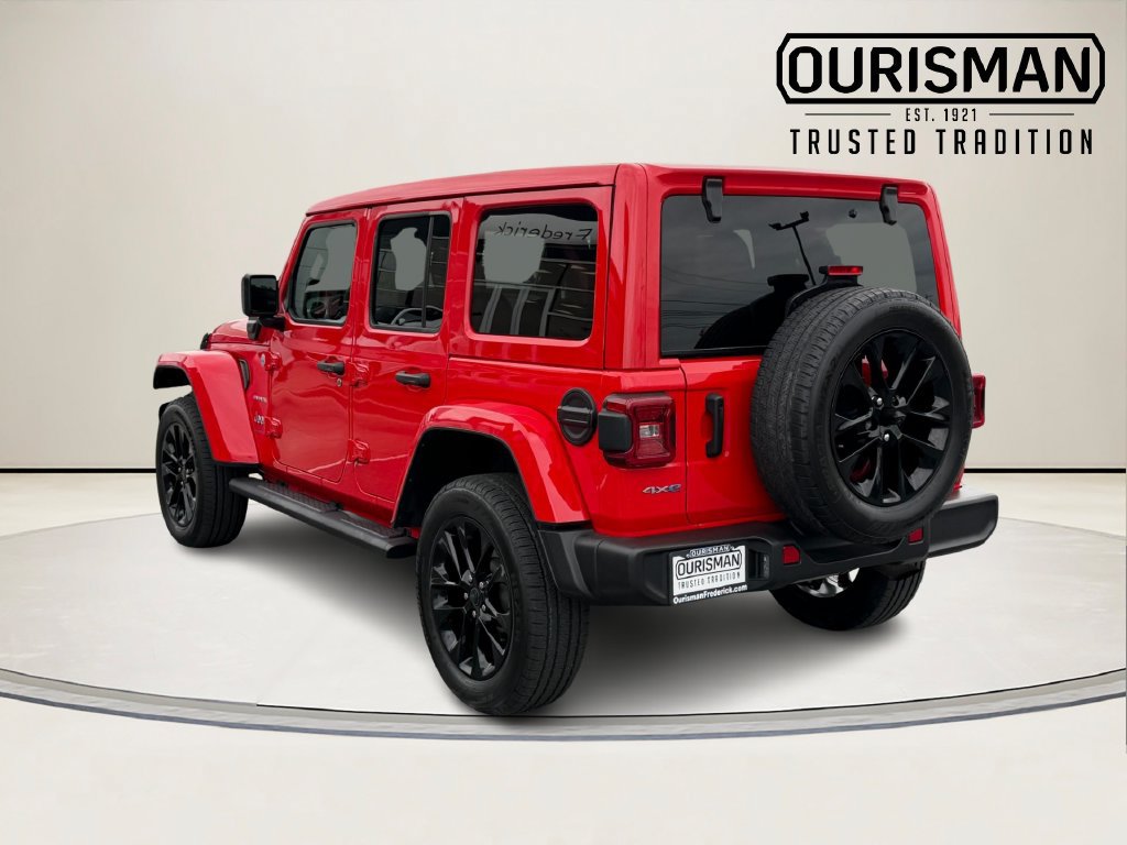 Used 2024 Jeep Wrangler Unlimited Sahara w/ Technology Group AWD/4WD image 6