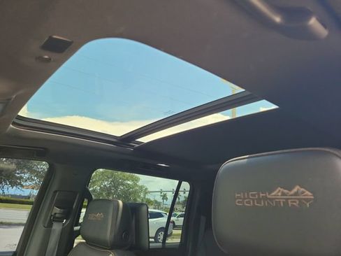 Used 2024 Chevrolet Suburban High Country w/ Advanced Technology Package AWD/4WD image 17