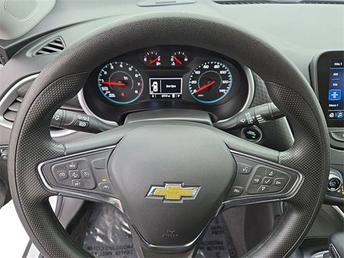 Used 2025 Chevrolet Malibu LT image 18