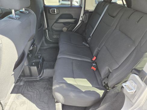 Used 2021 Jeep Wrangler Unlimited Sahara image 17