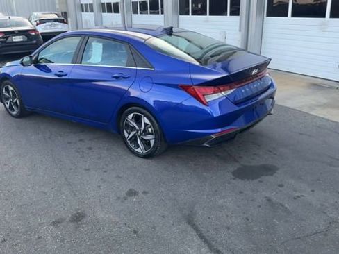 Used 2023 Hyundai Elantra Limited w/ Cargo Package FWD image 11
