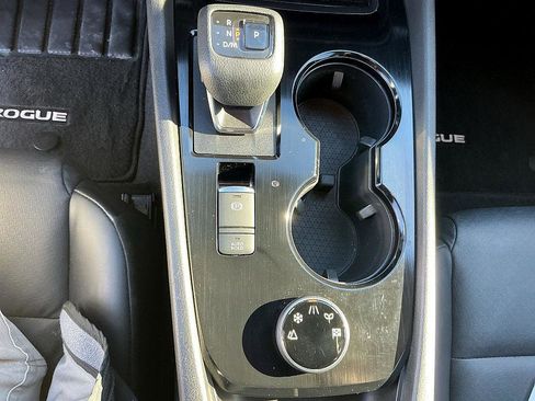 Used 2021 Nissan Rogue SV w/ Premium Package image 20