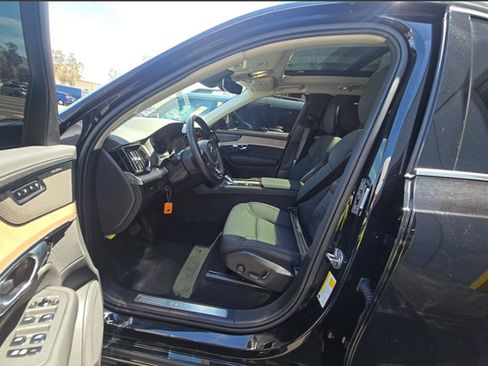 Used 2025 Volvo XC90 B5 Plus AWD/4WD image 6