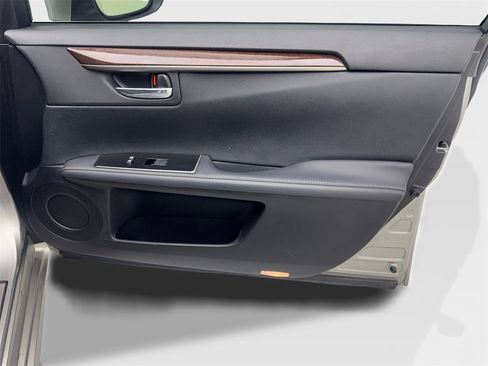 Used 2018 Lexus ES 350 w/ Premier Package image 48