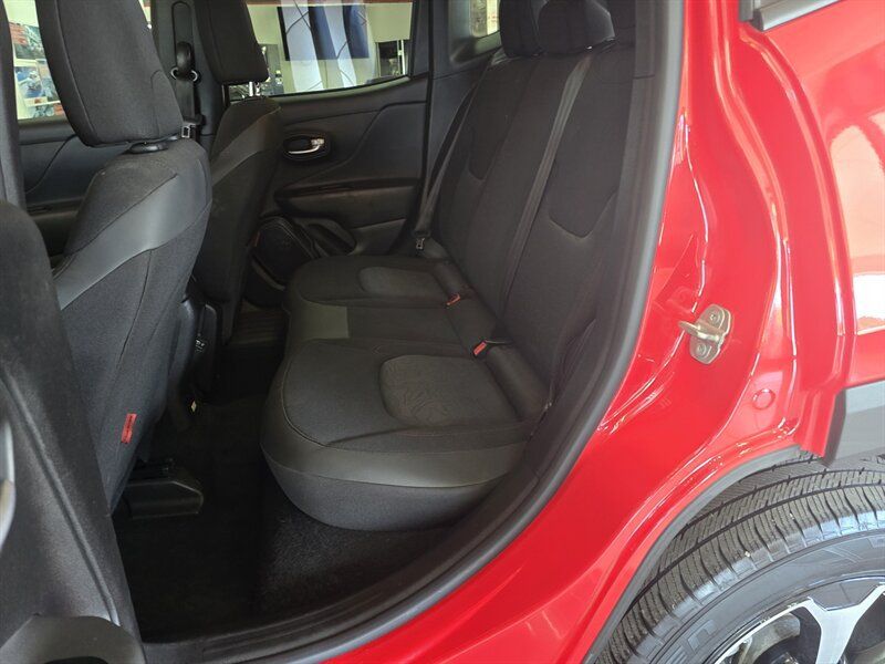 Used 2020 Jeep Renegade Trailhawk w/ Cold Weather Group AWD/4WD image 11