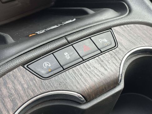 Used 2023 GMC Acadia Denali w/ Denali Technology Package FWD image 28