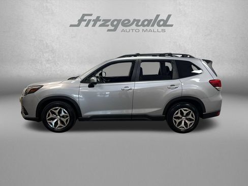 Used 2024 Subaru Forester Premium AWD/4WD image 2