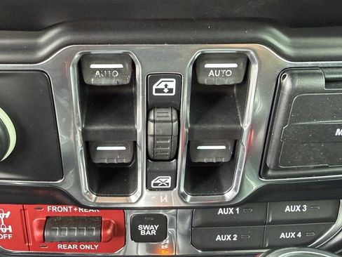 Used 2019 Jeep Wrangler Unlimited Rubicon AWD/4WD image 29
