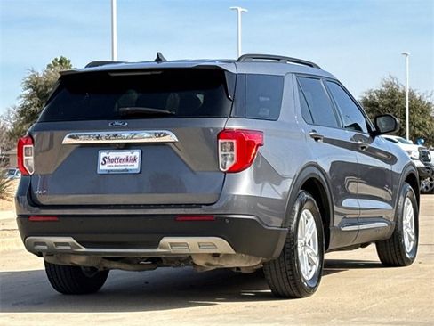 Used 2021 Ford Explorer XLT w/ Equipment Group 202A image 8