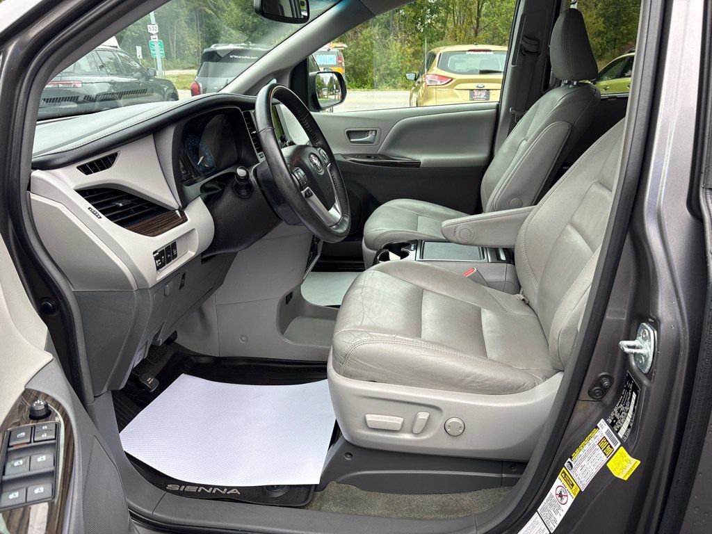 Used 2017 Toyota Sienna XLE Premium AWD/4WD image 10