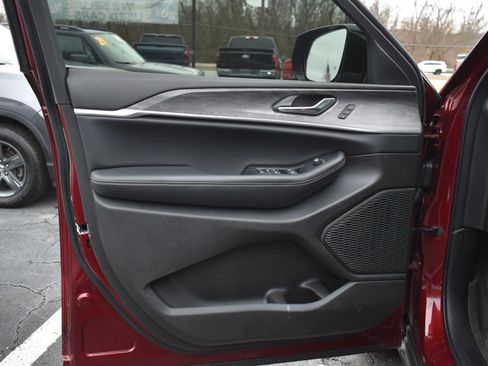 Used 2025 Jeep Grand Cherokee L Limited w/ Trailer Tow Package image 11