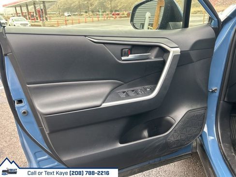 Used 2023 Toyota RAV4 SE w/ Convenience Package image 18