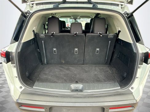 Used 2024 Nissan Pathfinder S image 30