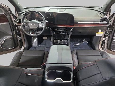 New 2026 Chevrolet Traverse Z71 w/ Enhanced Driving Package image 9