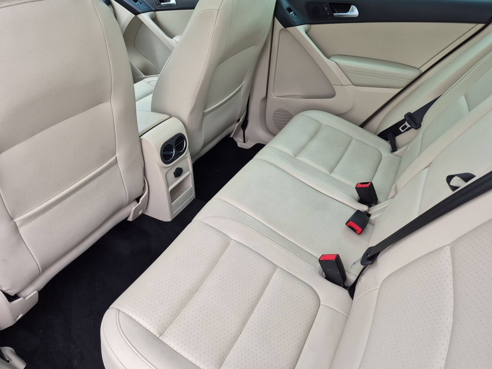Used 2016 Volkswagen Tiguan SE AWD/4WD image 29