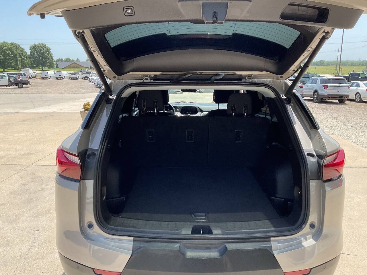 Used 2021 Chevrolet Blazer LT FWD image 12