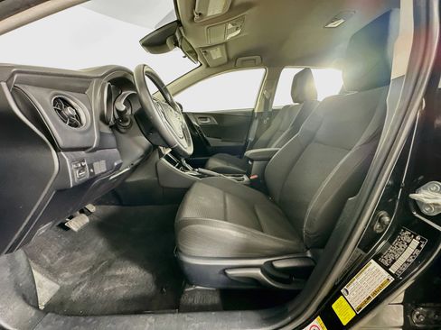 Used 2018 Toyota Corolla iM FWD image 13