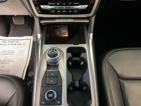Used 2022 Ford Explorer XLT w/ Equipment Group 202A image 18
