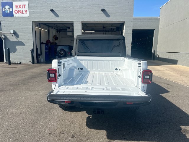 New 2026 Jeep Gladiator Rubicon w/ Steel Power Dome Hood Package AWD/4WD image 25