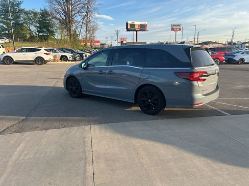 Used 2023 Honda Odyssey Sport image 4