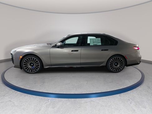 New 2025 BMW 760i xDrive w/ Executive Package AWD/4WD image 8