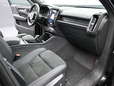Used 2023 Volvo XC40 Recharge Ultimate w/ Protection Package Premier AWD/4WD image 24