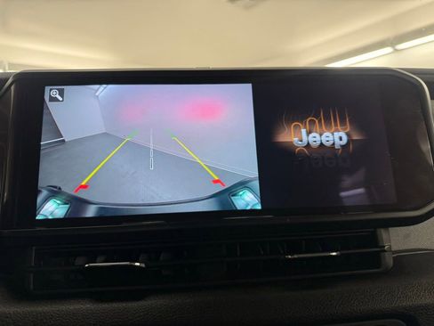 Used 2024 Jeep Gladiator Sport image 22