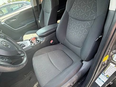 Used 2021 Toyota RAV4 XLE AWD/4WD image 10