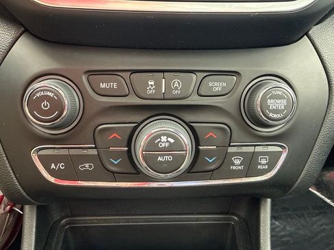 Used 2023 Jeep Cherokee Altitude Lux w/ Lux Elite Package AWD/4WD image 40