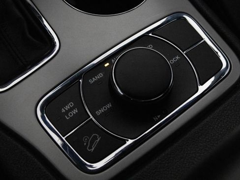 Used 2020 Jeep Grand Cherokee Limited image 27