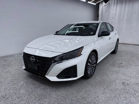 Used 2025 Nissan Altima 2.5 SV FWD image 5