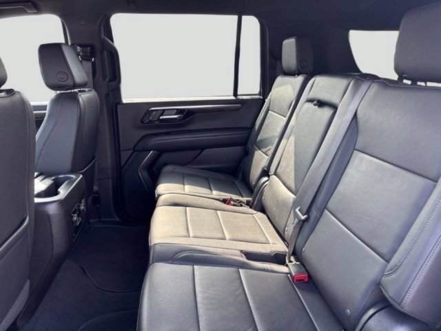 Used 2025 Chevrolet Suburban Z71 AWD/4WD image 33