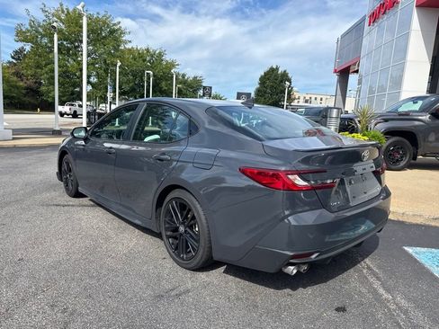 Used 2025 Toyota Camry SE FWD image 3