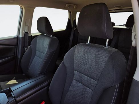 Used 2025 Nissan Rogue SV FWD image 31