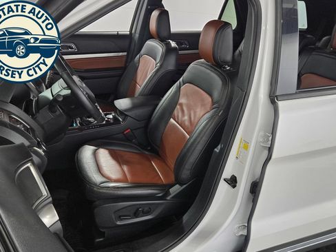 Used 2019 Ford Explorer XLT w/ Equipment Group 202A AWD/4WD image 28