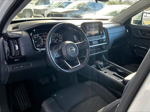 Certified 2024 Nissan Pathfinder SV image 16