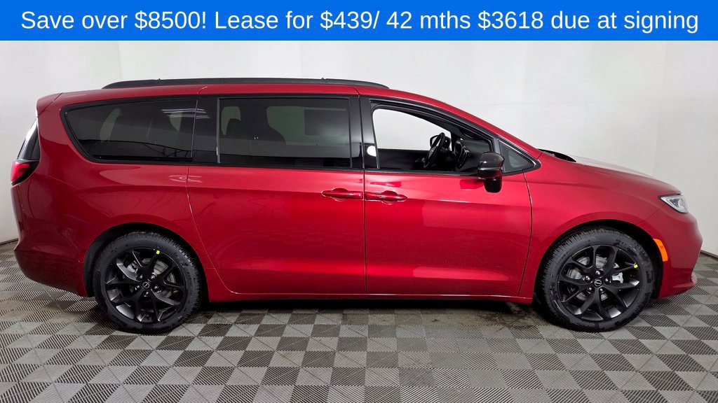 New 2026 Chrysler Pacifica Select w/ S Appearance Package FWD image 8