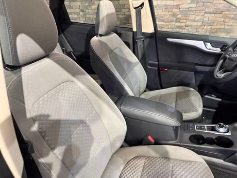 Used 2020 Ford Escape SE FWD image 4