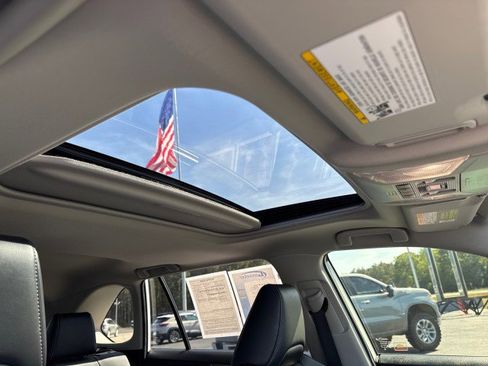 Used 2022 Toyota RAV4 XLE Premium image 12