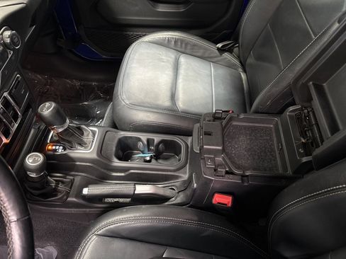 Used 2018 Jeep Wrangler Unlimited Sahara image 24