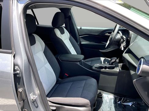 Used 2024 Chevrolet Trax LS w/ LS Convenience Package FWD image 8